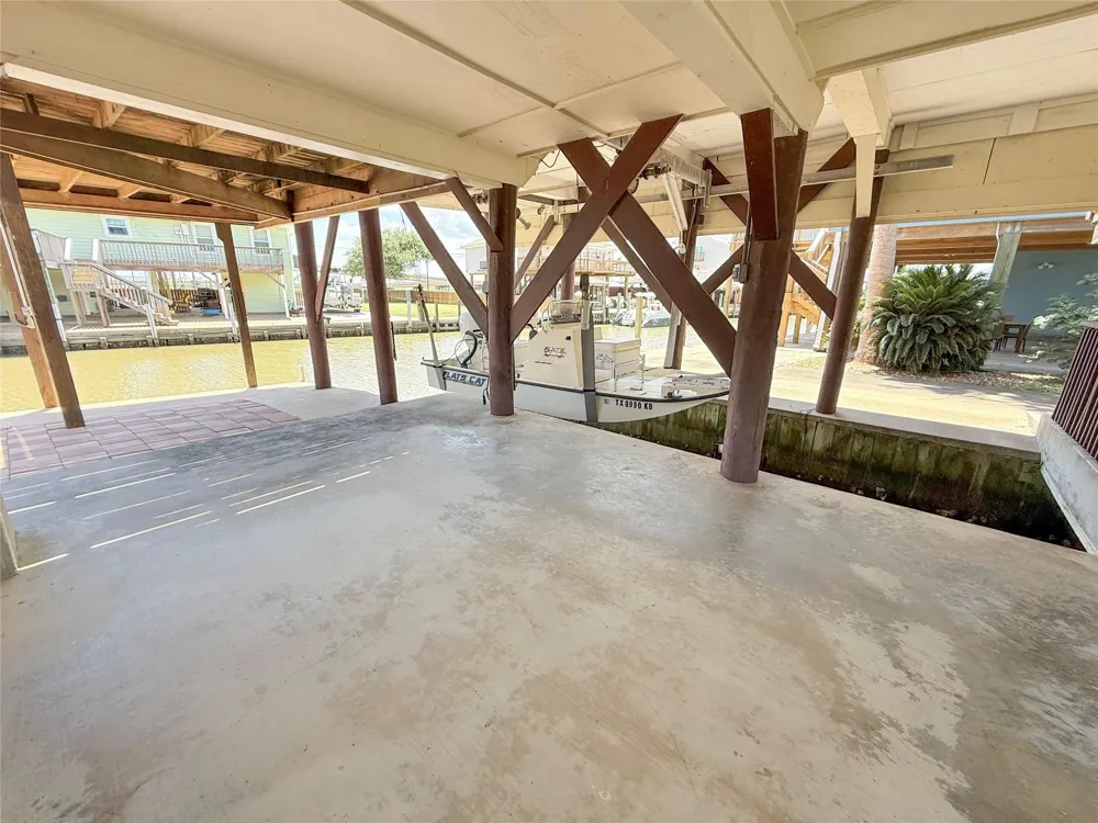 23 King Fish Lane Freeport, TX 77541