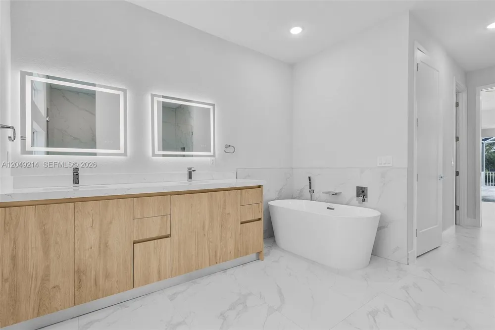 1430 SE 23rd st Cape Coral, FL 33990