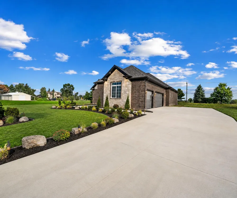 8561 Cobblestone Drive Newport, MI 48166