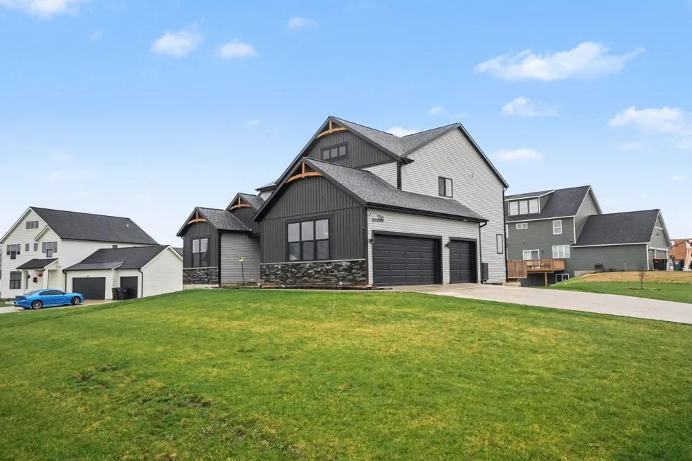 3338 Eagle Peak Drive Georgetown Charter Township, MI 49428