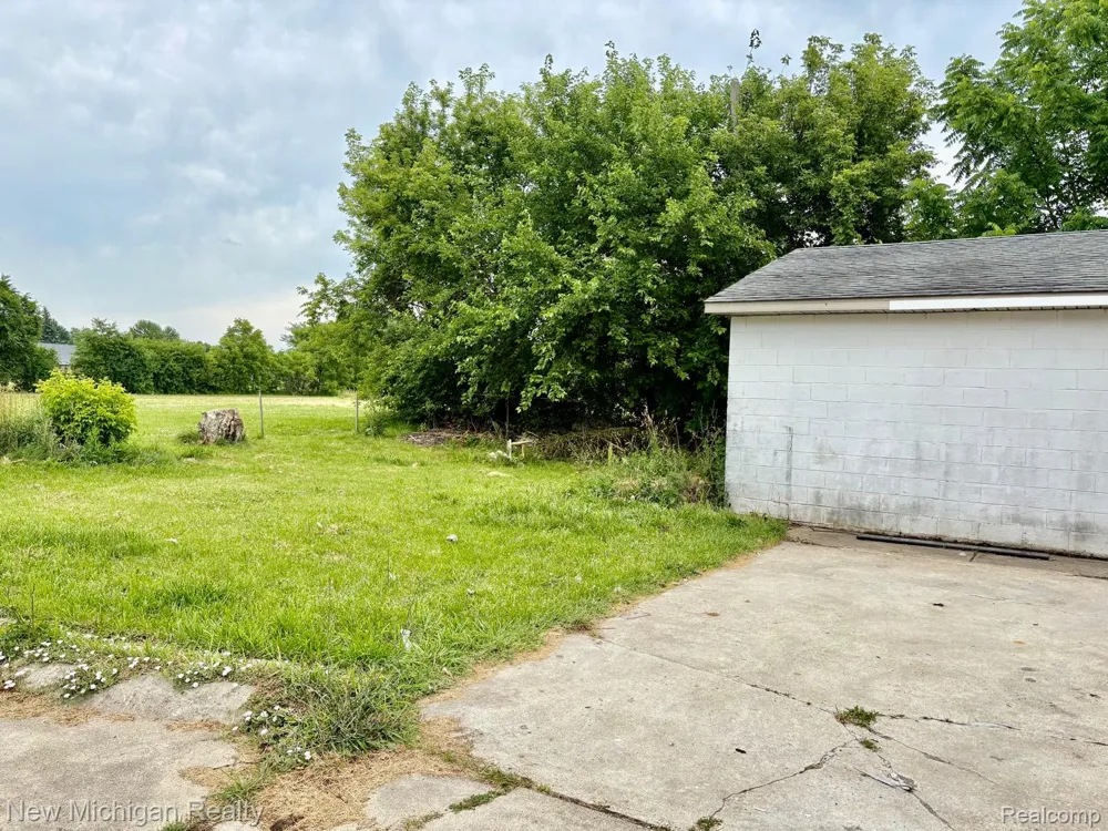 4469 S Saginaw Street Burton City, MI 48529