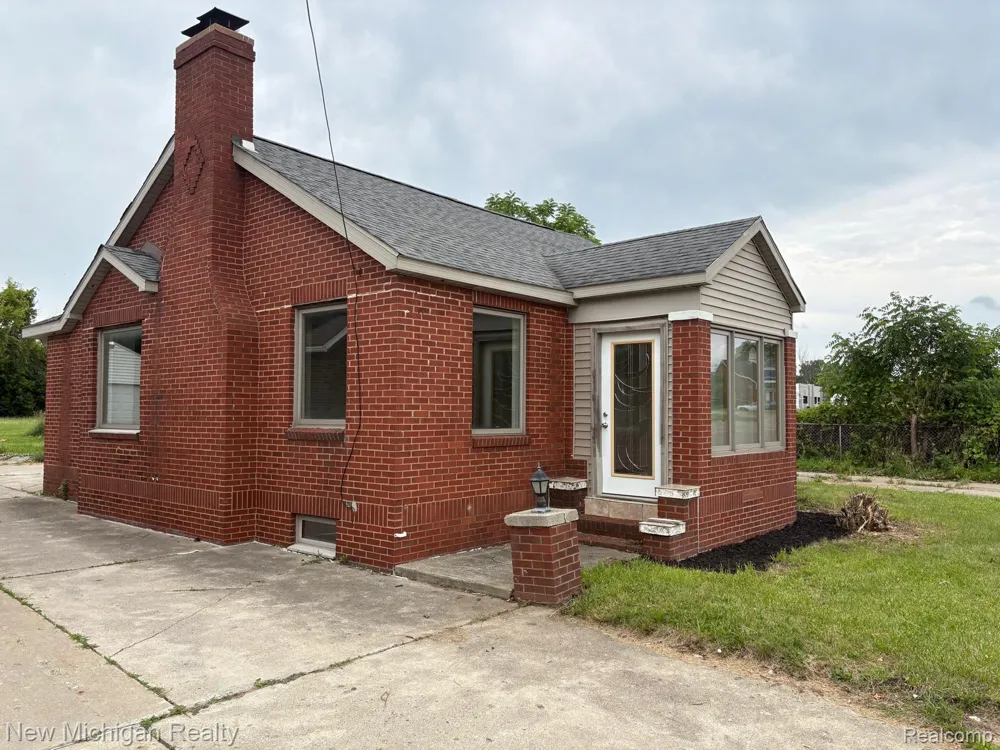 4469 S Saginaw Street Burton City, MI 48529
