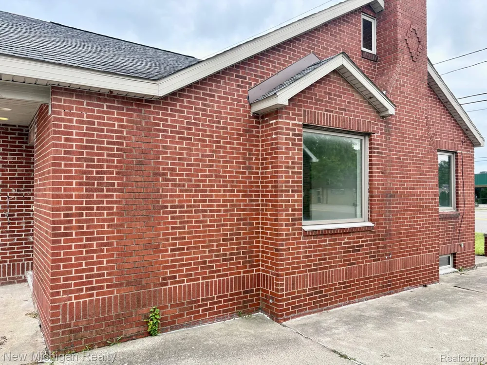 4469 S Saginaw Street Burton City, MI 48529