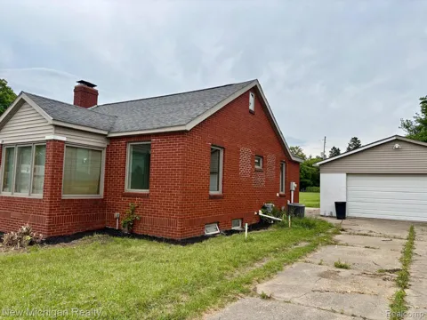 4469 S Saginaw Street