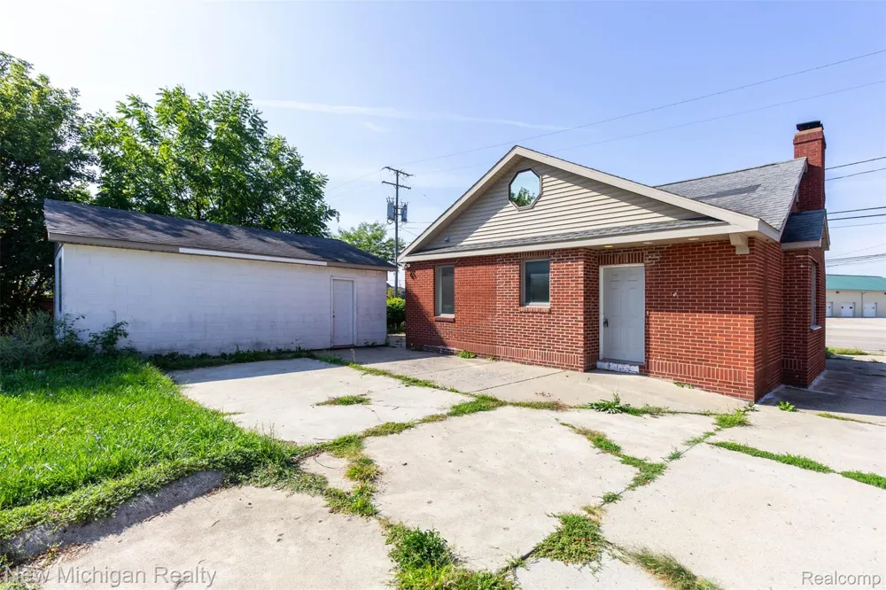 4469 S Saginaw Street Burton City, MI 48529