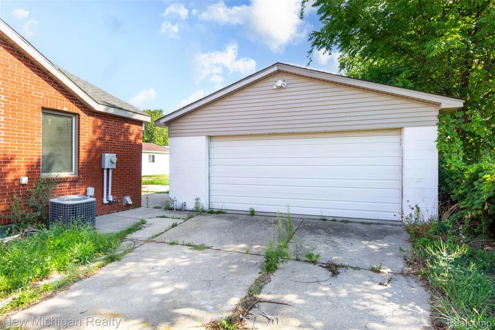 4469 S Saginaw Street Burton City, MI 48529