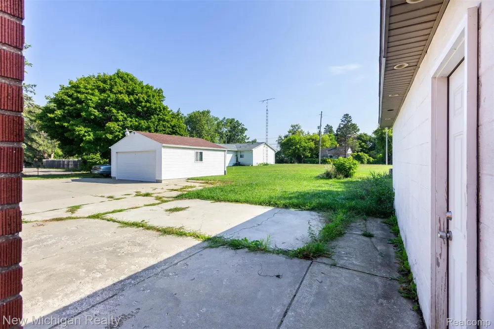 4469 S Saginaw Street Burton City, MI 48529