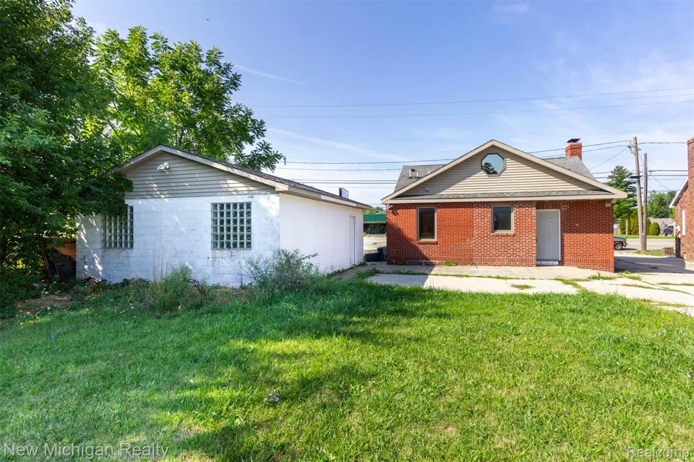 4469 S Saginaw Street Burton City, MI 48529