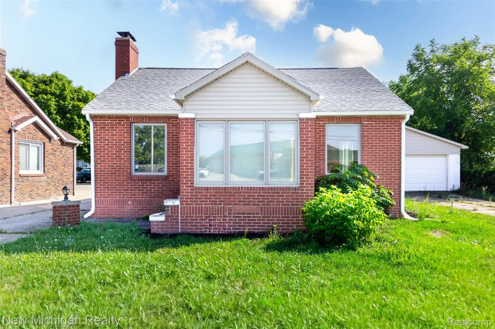 4469 S Saginaw Street Burton City, MI 48529