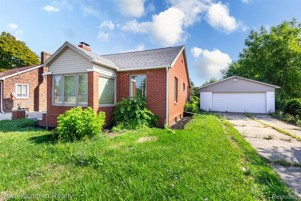 4469 S Saginaw Street Burton City, MI 48529