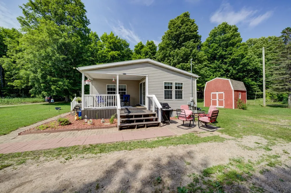 223 Pinecrest Lane Homestead Township, MI 49617