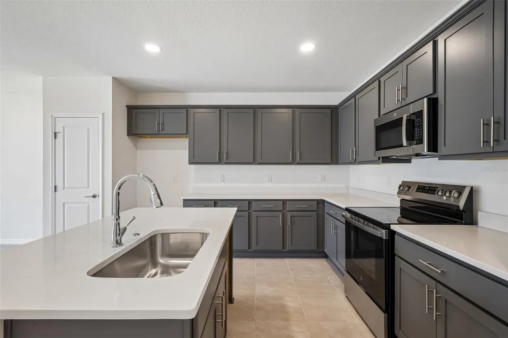 34559 TURPINS AVENUE Zephyrhills, FL 33541