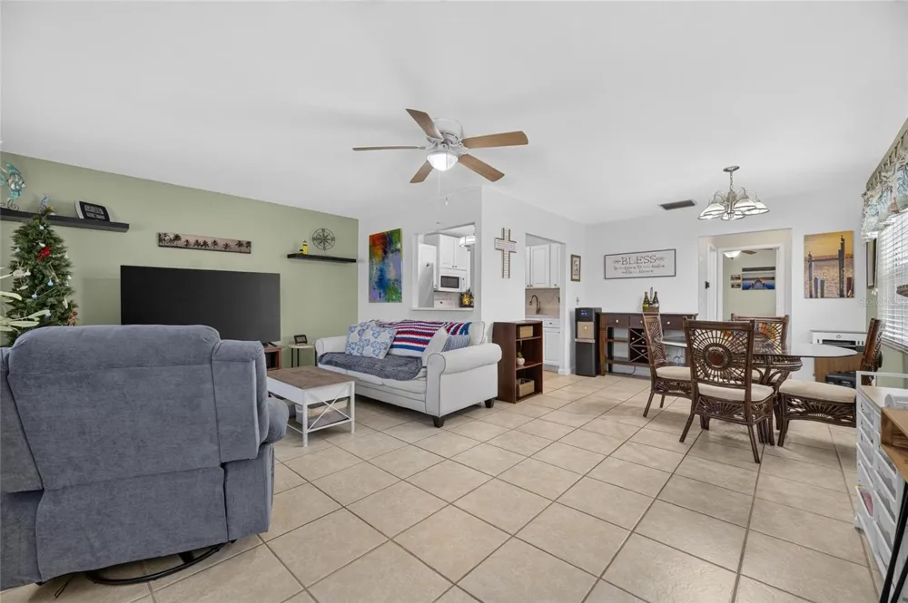 402 DORCHESTER PLACE #31 Sun City Center, FL 33573