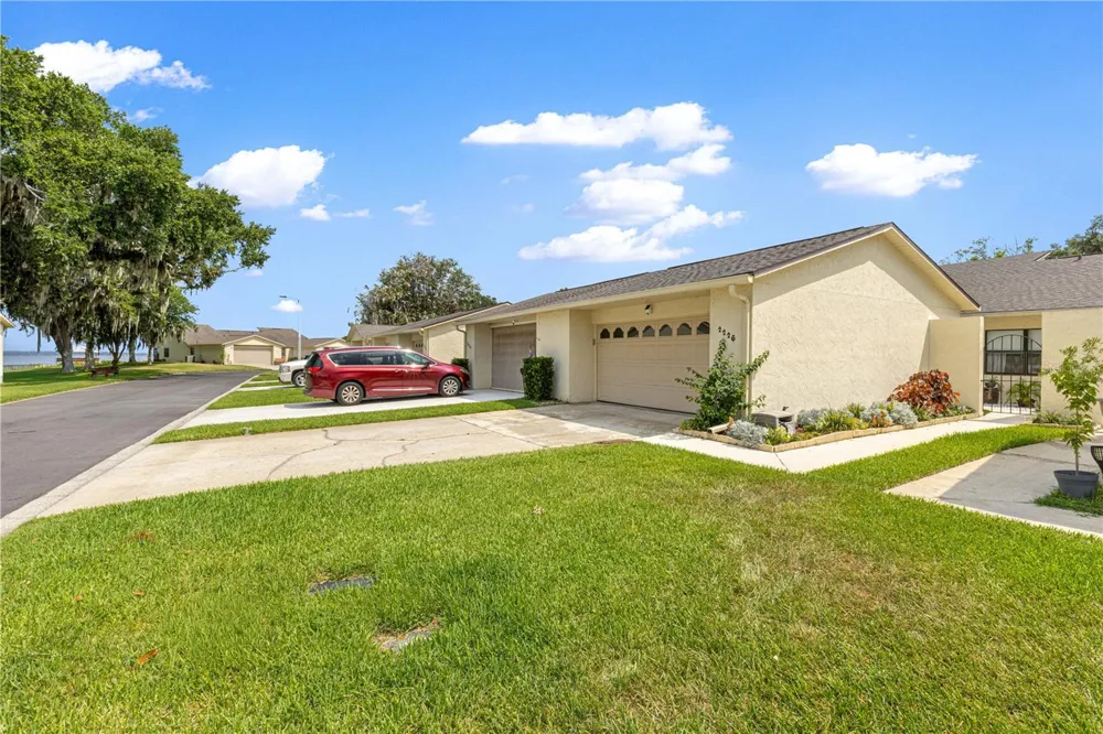 2226 CYPRESS COVE DRIVE #2226 Tavares, FL 32778