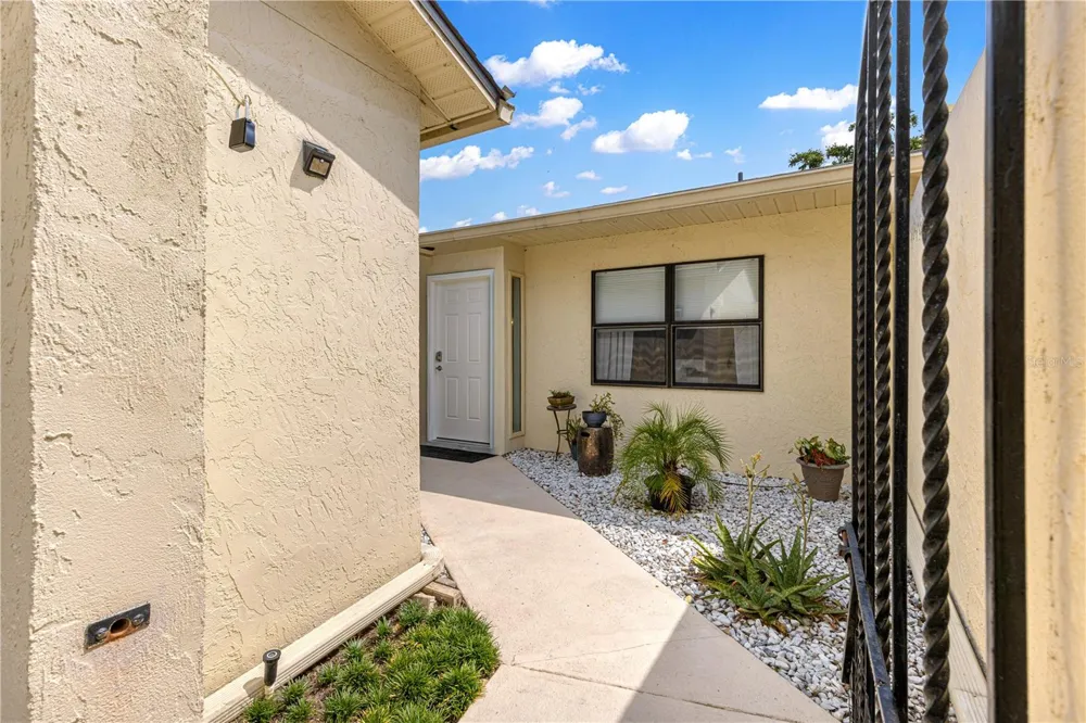 2226 CYPRESS COVE DRIVE #2226 Tavares, FL 32778
