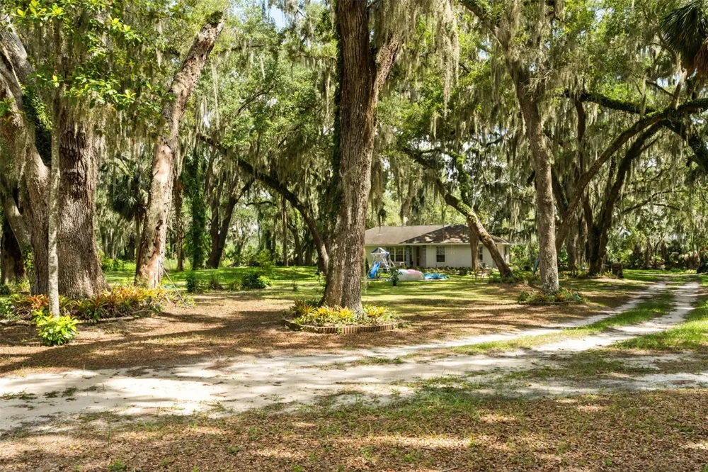 7938 JACKSONS RIVER ROAD Leesburg, FL 34788