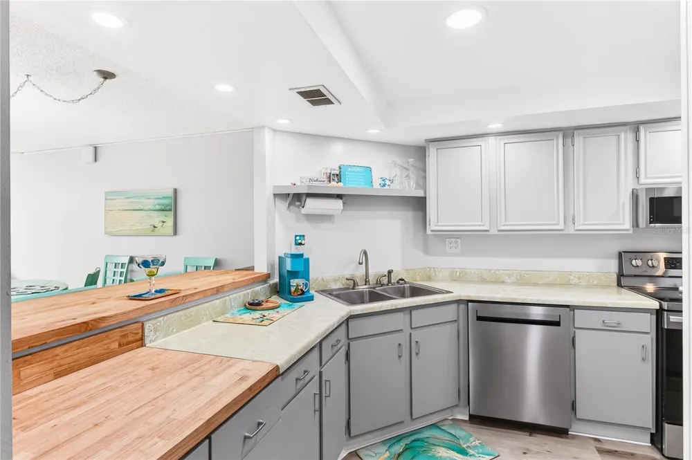 7400 SUN ISLAND DRIVE S #203 South Pasadena, FL 33707