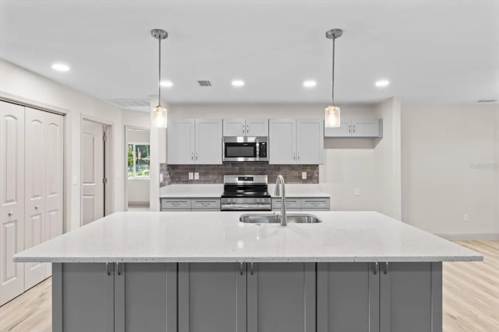 2396 W FAIRWAY LOOP Citrus Springs, FL 34434