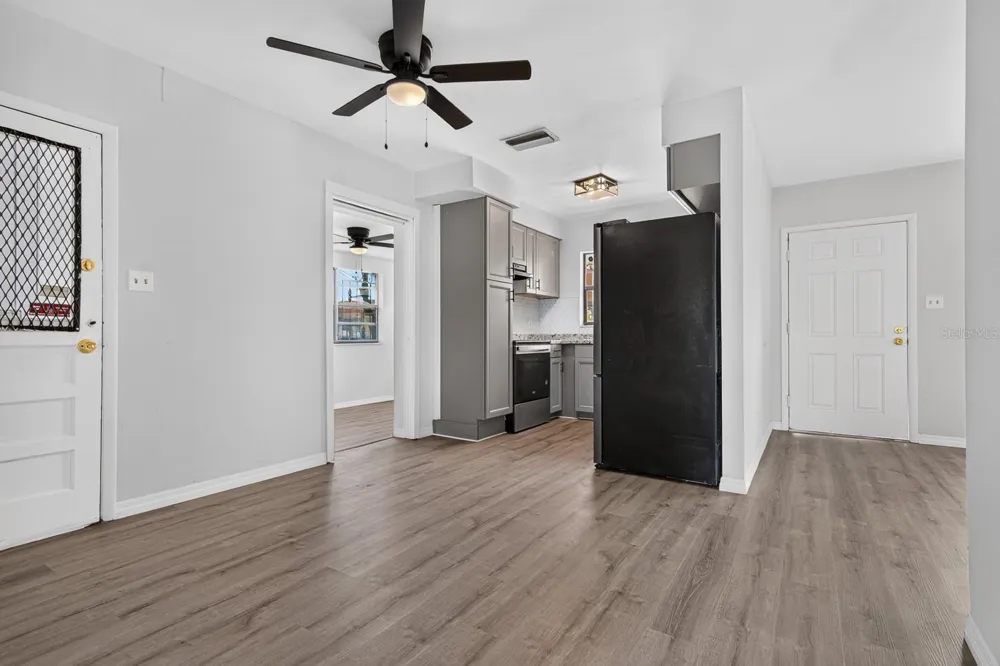 2211 MALLORY AVENUE Tampa, FL 33605