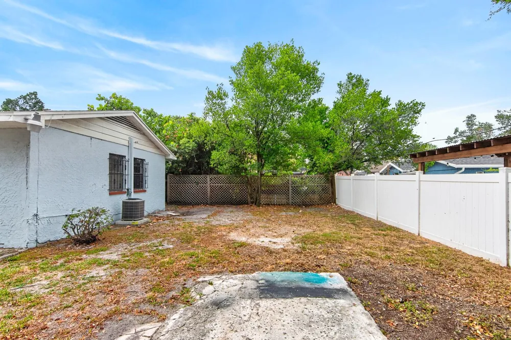 2211 MALLORY AVENUE Tampa, FL 33605