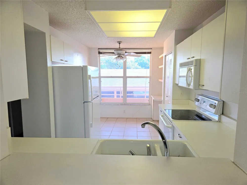 3740 PINEBROOK CIRCLE #207 Bradenton, FL 34209
