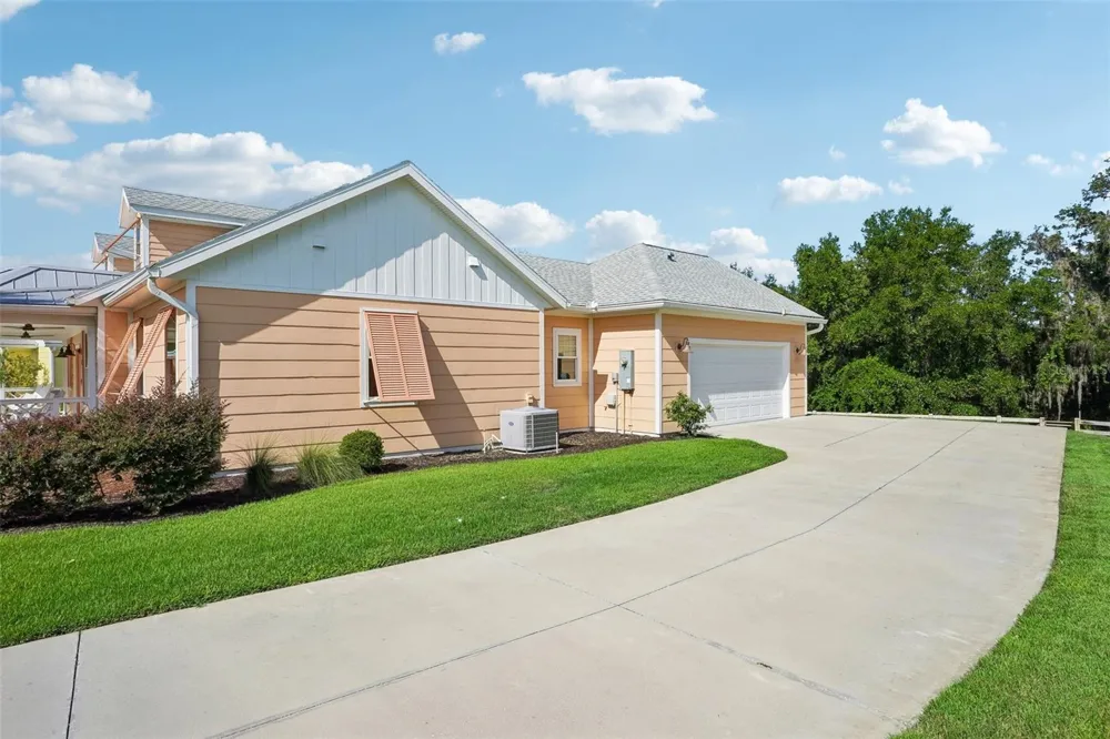 1212 FIESTA KEY CIRCLE Lady Lake, FL 32159