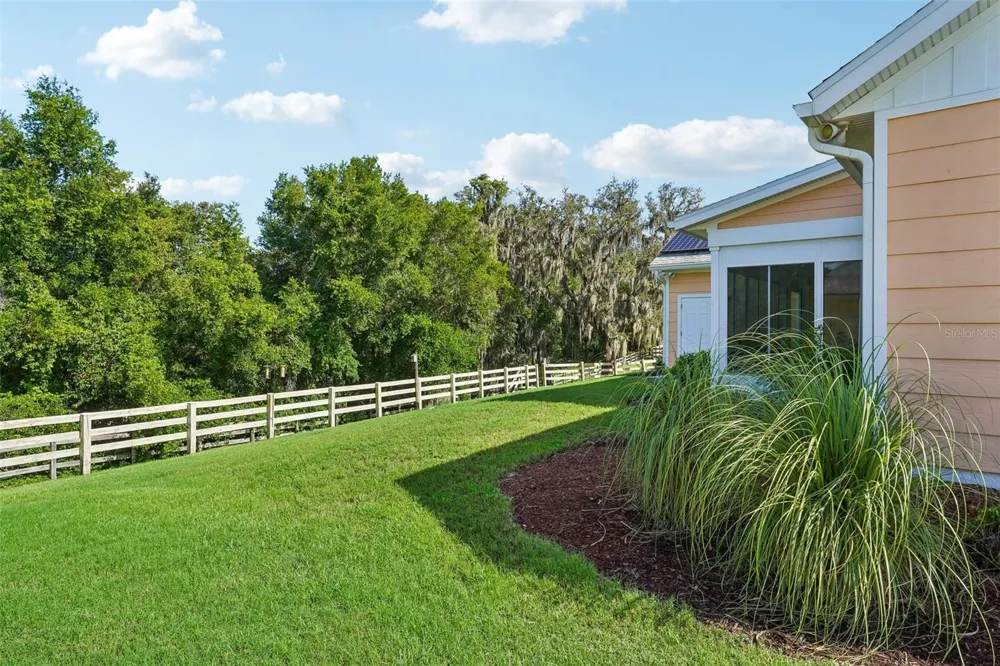 1212 FIESTA KEY CIRCLE Lady Lake, FL 32159