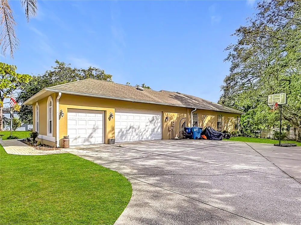 10301 FOX SPARROW AVENUE Weeki Wachee, FL 34613
