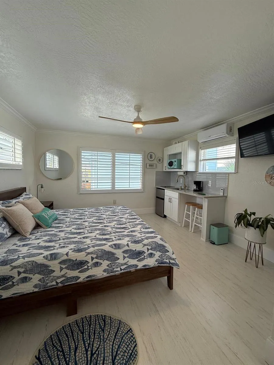 37 80TH TERRACE Treasure Island, FL 33706