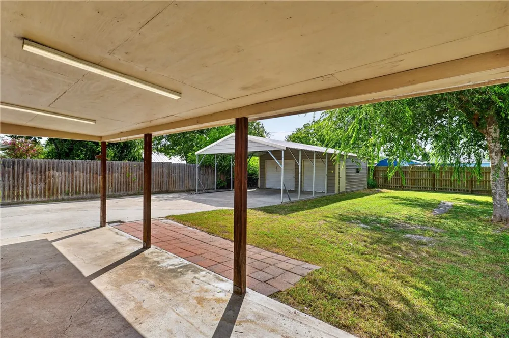 407 Fetick Avenue Taft, TX 78390
