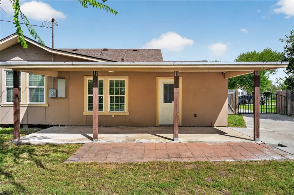 407 Fetick Avenue Taft, TX 78390