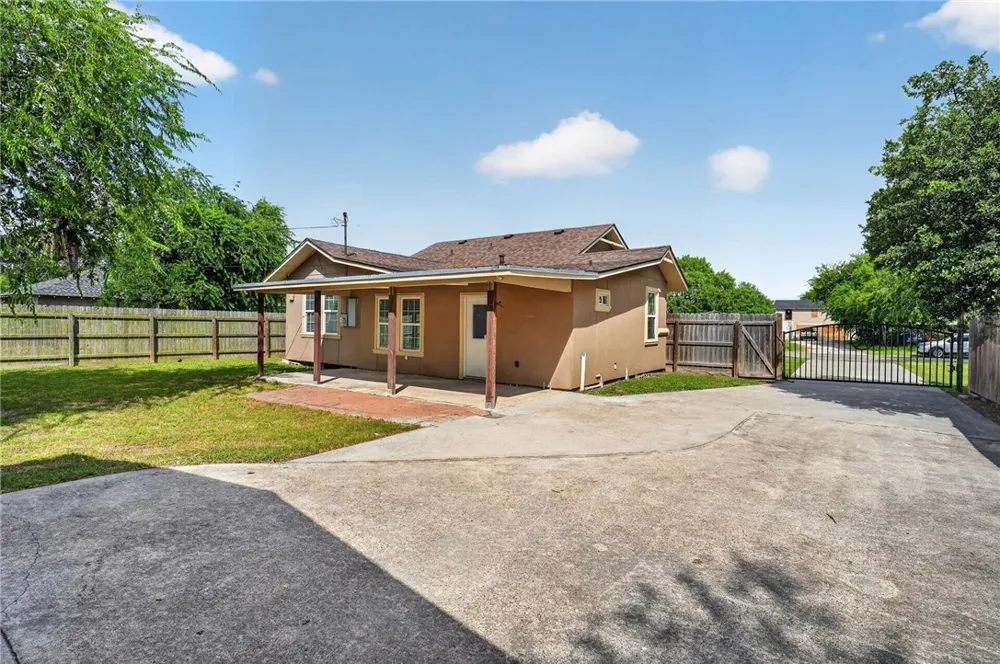 407 Fetick Avenue Taft, TX 78390