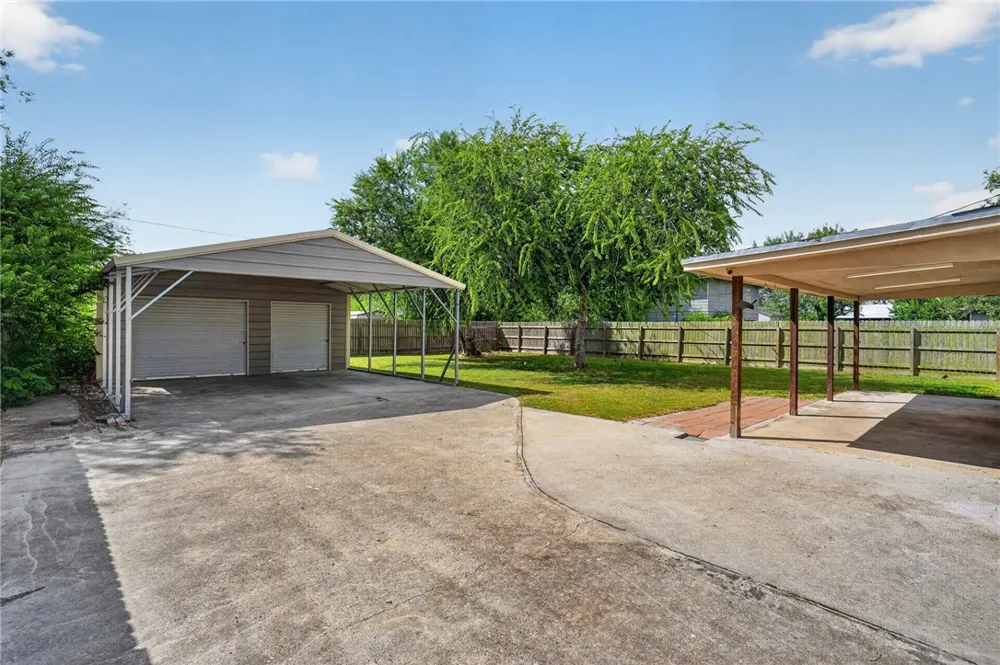 407 Fetick Avenue Taft, TX 78390