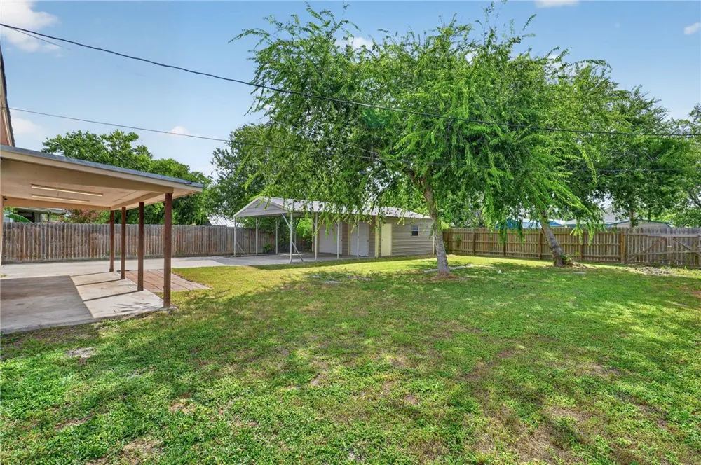 407 Fetick Avenue Taft, TX 78390