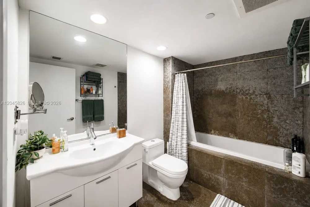 475 Brickell Ave #2010 Miami, FL 33131