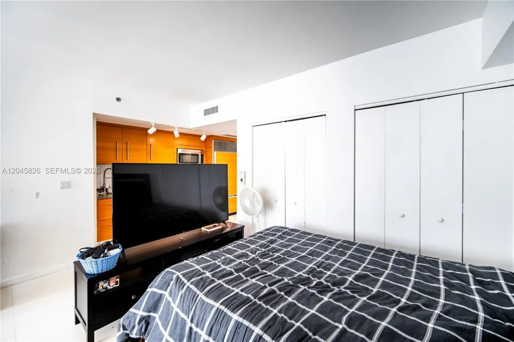 475 Brickell Ave #2010 Miami, FL 33131