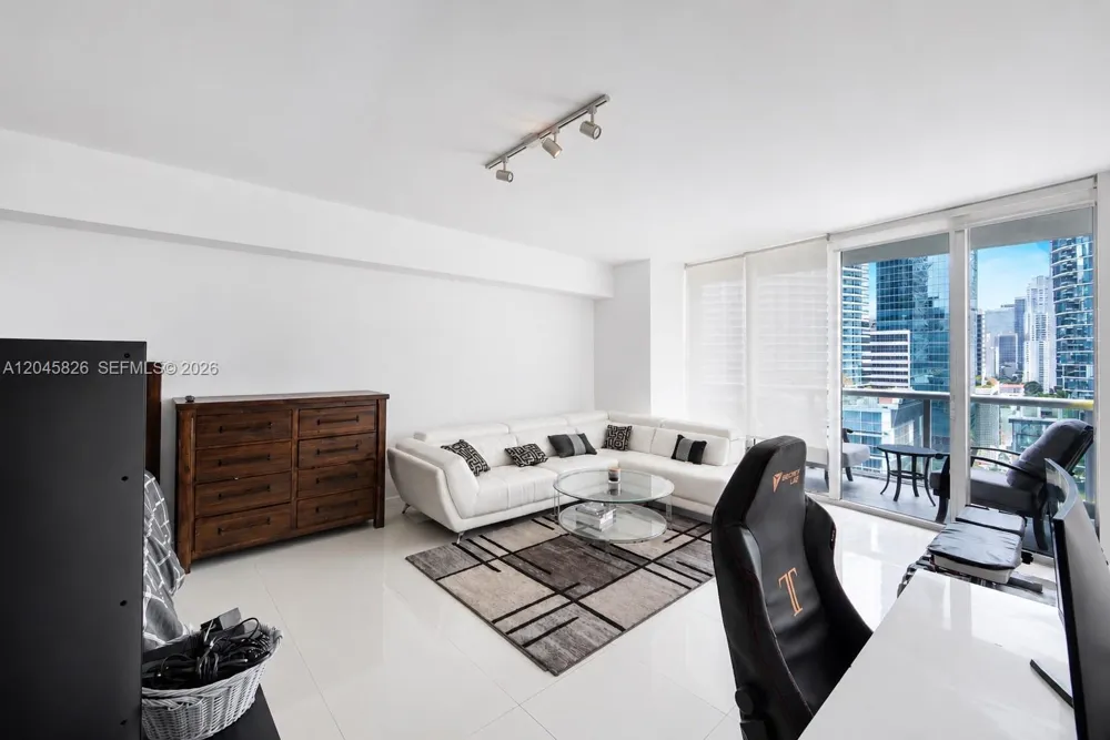 475 Brickell Ave #2010 Miami, FL 33131
