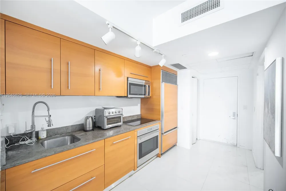 475 Brickell Ave #2010 Miami, FL 33131