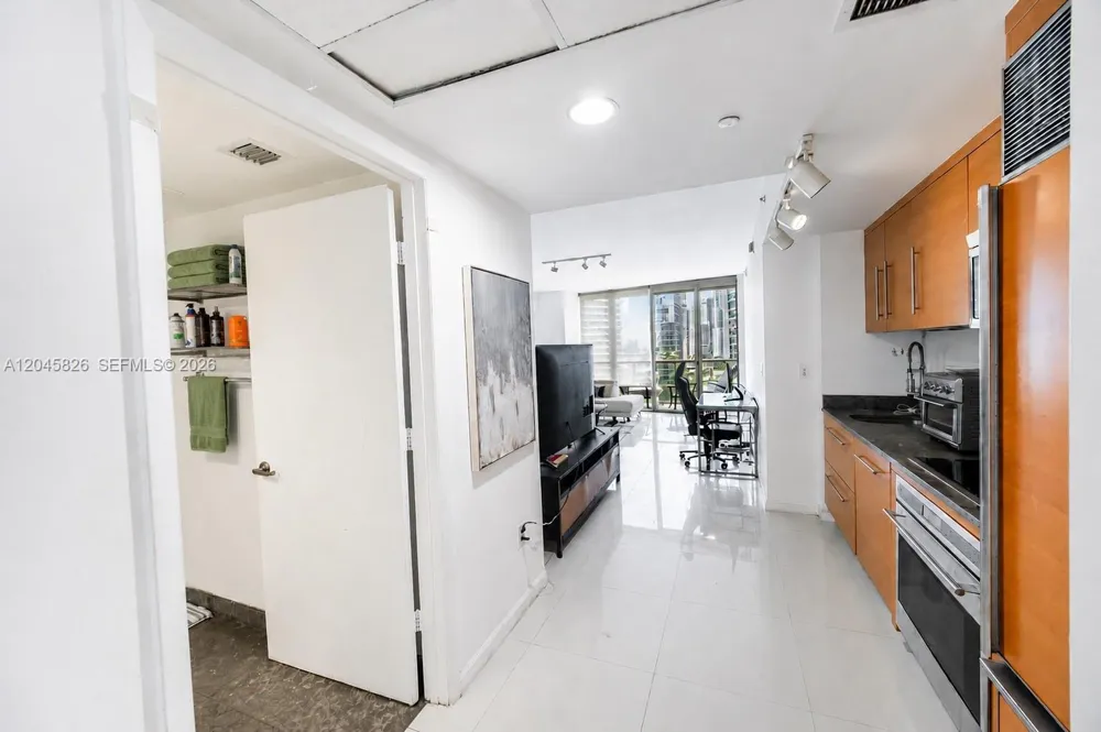 475 Brickell Ave #2010 Miami, FL 33131