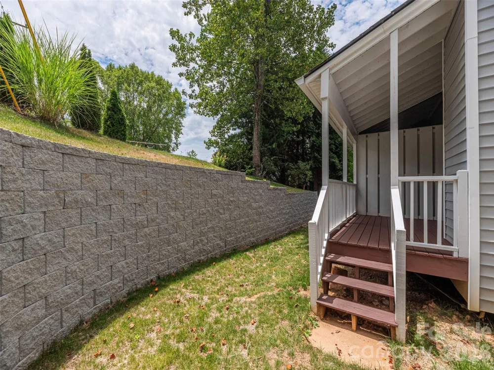 1 Willoughby Run Drive Asheville, NC 28803