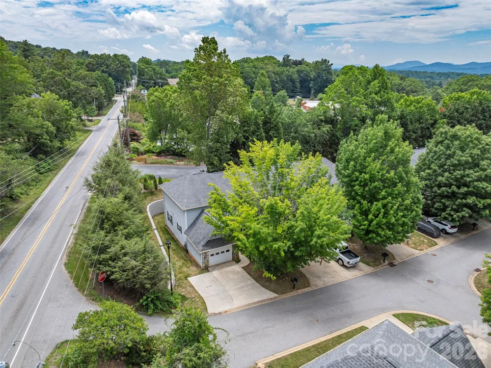 1 Willoughby Run Drive Asheville, NC 28803