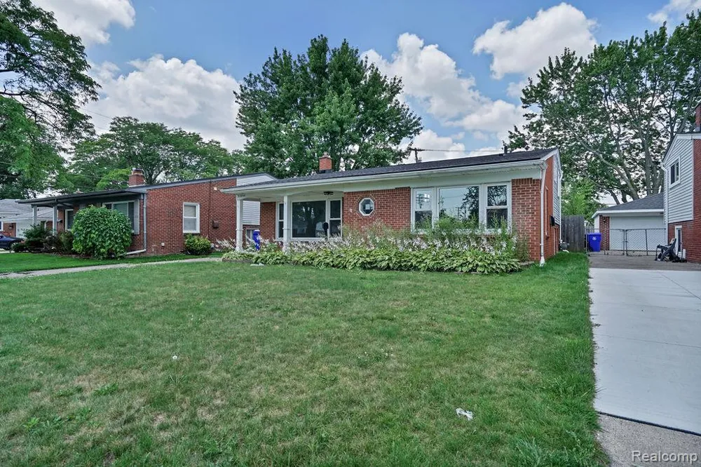 31335 Slumber Lane Fraser City, MI 48026