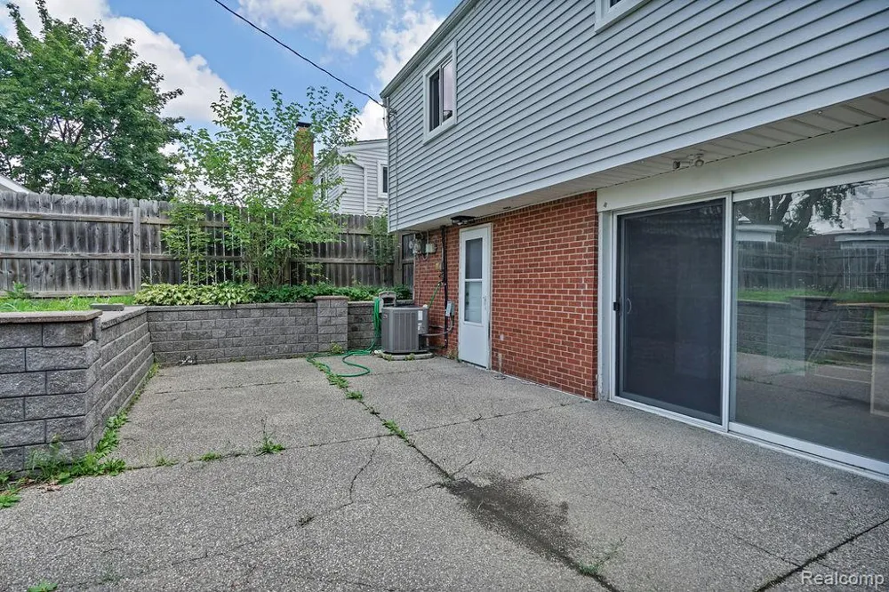 31335 Slumber Lane Fraser City, MI 48026