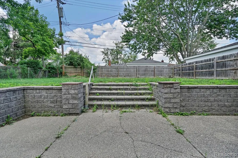 31335 Slumber Lane Fraser City, MI 48026