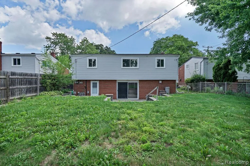 31335 Slumber Lane Fraser City, MI 48026