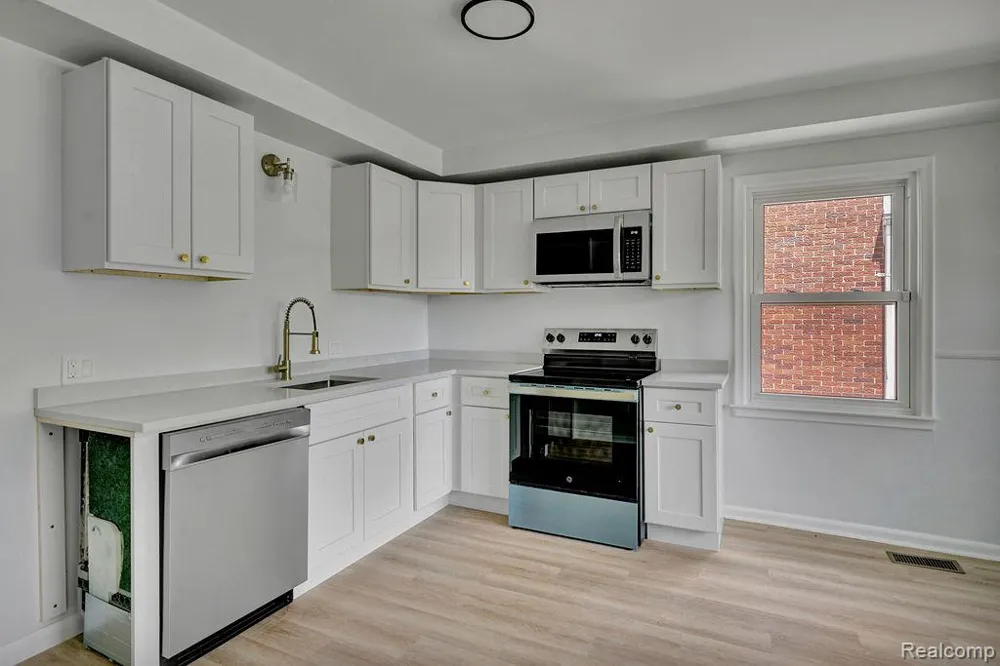 31335 Slumber Lane Fraser City, MI 48026