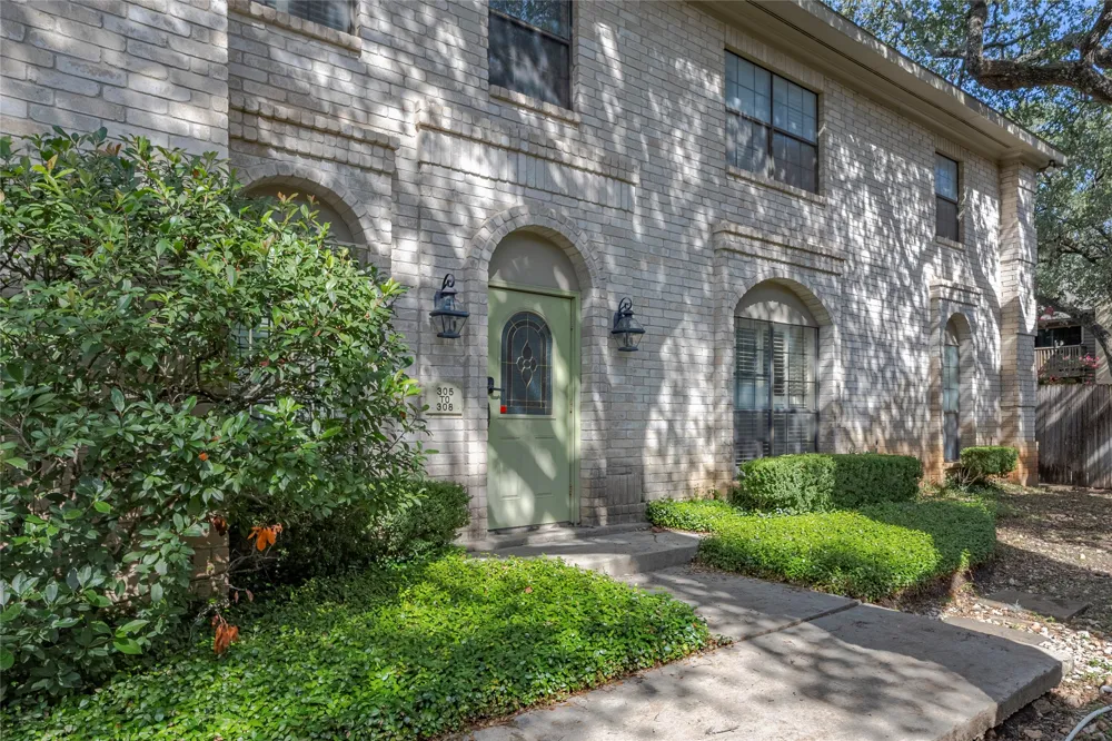 8415 Fredericksburg Road #306 San Antonio, TX 78229