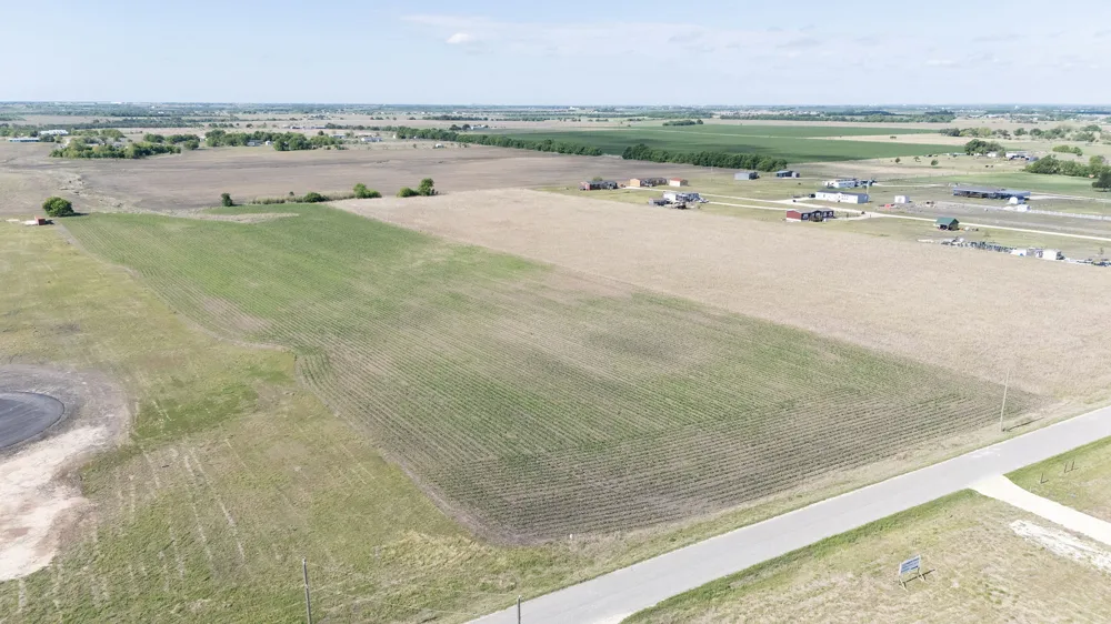 450 County Road 423 Taylor, TX 76574