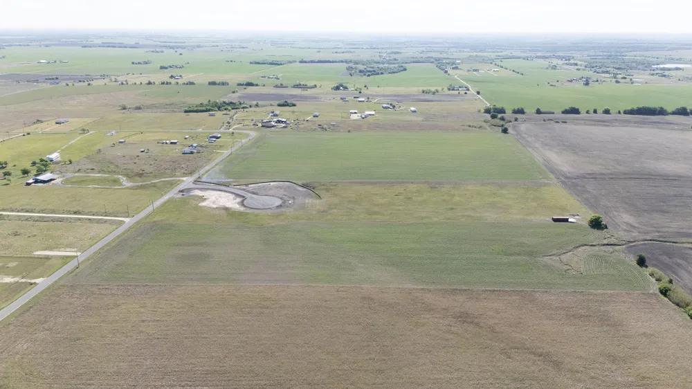 450 County Road 423 Taylor, TX 76574