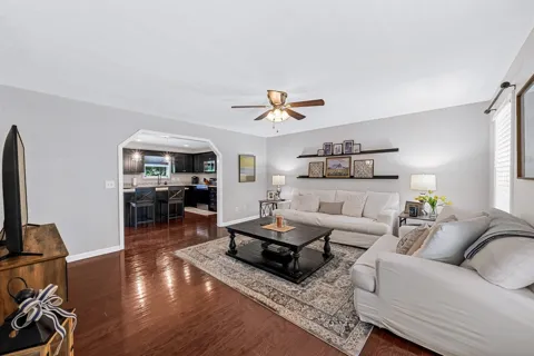 541 Skyline Dr S